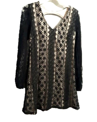 Sutiã curto embutido sem palavras júnior médio preto renda sobre tecido bronzeado vestido de festa - Imagem 1 de 4