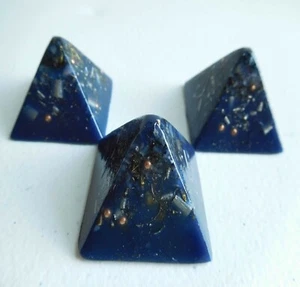 Piccole piramidi blu indaco orgone positivo - Foto 1 di 6