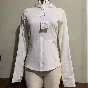 Lululemon Mist Over Windbreaker Kapuzenjacke Damen Gr. 4 weiß neu mit Etikett LW4BRS - Bild 1 von 8