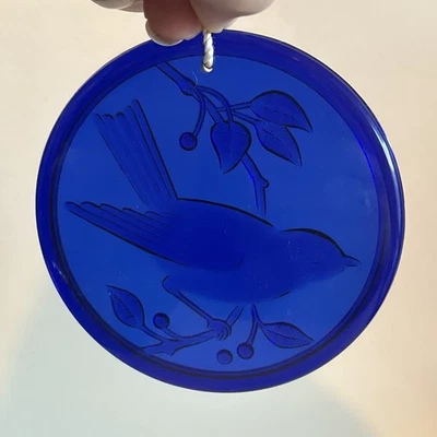 De colección Sello Azul Cobalto Círculo Ventana Redonda Atrapasol Pájaro Azul Foto 1 de 4