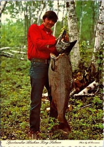 Mann hält tot Alaska König Lachs Alaska Postkarte - Bild 1 von 2