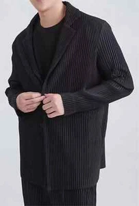 Chaqueta plisada negra HOMME ISSEY MIYAKE talla 1.2.3.4 - Imagen 1 de 15