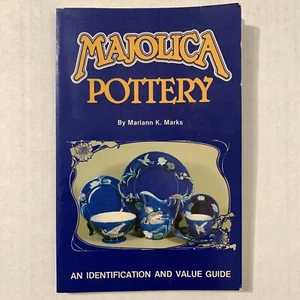 SIGNED Majolica Pottery An Identification And Value Guide By Mariann K Marks PB - Picture 1 of 7