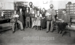1895 - OREGON Salem - Inside Post Office - W B Pickett - Picture 1 of 1