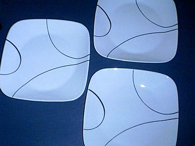 Juego de 3 Platos de Almuerzo/Merienda CORELLE Vitrelle 9" Blanco con Negro LÍNEAS SIMPLES Foto 1 de 3