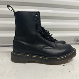 Stivali donna Dr. Martens 1460 taglia 6 neri pelle liscia 8 occhielli - NUOVI - Foto 1 di 9