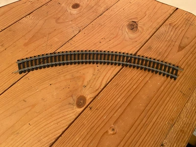 Hornby R.605 Ridgid Curved track in Good Condition, Seldom used, Made in Austria - Image 1 of 4