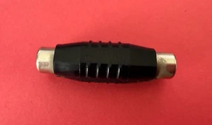 Vintage RCA Female to Female RCA Audio Adapter Coupler Connector Black - Imagen 1 de 4