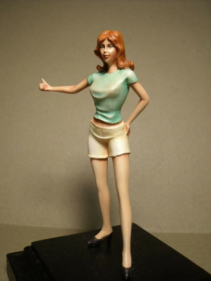 1/18  FIGURE  GIRL  ANNIE  VROOM  PAINTED  FOR  AUTOART  MINICHAMPS  SCHUCO - Image 1 of 4