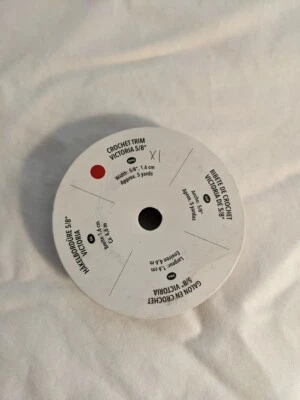 Cinta Victoria con ribete de ganchillo de 5/8" (cinco octavos de pulgada), 5 yardas, usada Foto 1 de 2