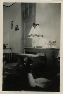 PHOTO ANCIENNE - VINTAGE SNAPSHOT - CURIOSITÉ INTÉRIEUR LAMPE DÉCORATION - LIGHT - Imagen 1 de 1