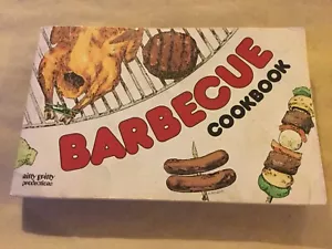 Barbecue Cookbook Vintage PB BBQ Recipe Book By Nitty Gritty Productions 1970 - Foto 1 di 12