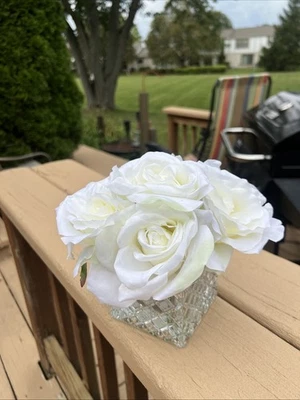 塔哈里白玫瑰人造花排列方玻璃花瓶新品 — 第 1/4 张图片