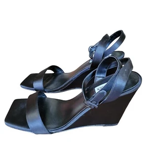 Steve Madden Damen Größe 9,5 M Keilabsatz Sandalen Schuhe schwarz Knöchelriemen offene Zehenpartie. - Bild 1 von 23