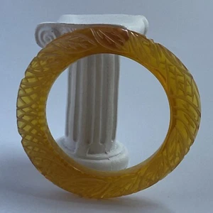 Vintage Bracelet Carved Leaf Motif Lucite Bangle Apple Juice - Picture 1 of 16