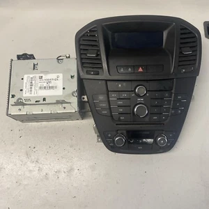 2012 VAUXHALL INSIGNIA DASH AIR VENTS & CD DISPLAY SCREEN HEAD UNIT 13317121 - Picture 1 of 9