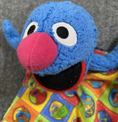 Manta hecha a mano a cuadros azul de felpa Sesame Street Grover Lovey Foto 1 de 4