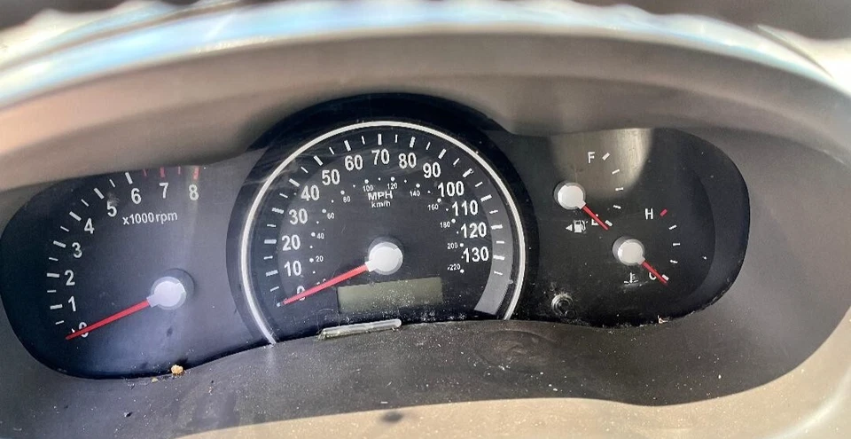 Cuadro de instrumentos velocímetro Kia Sedona 2008 2009 2010 2011 panel de instrumentos medidores Foto 1 de 1