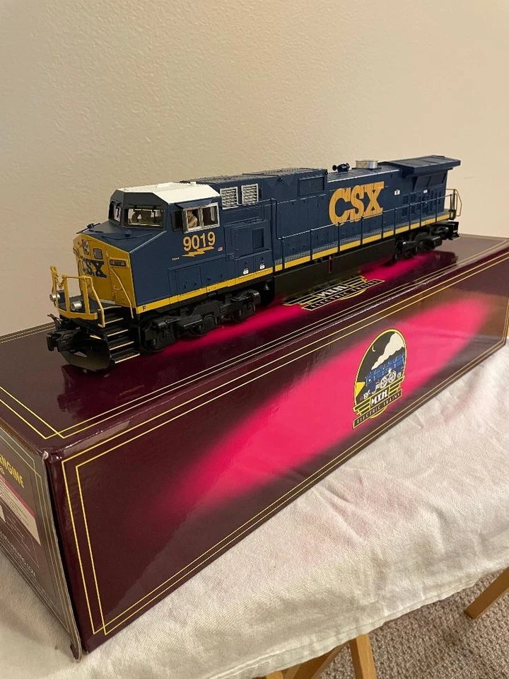 MTH 20-2428-3 CSX O-Scale diesel locomotive non-powered - Image 1 of 4