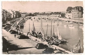 Carte postale semi ancienne animée La Baule Port Traction beateau cpsa - Picture 1 of 1