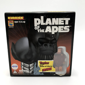 Kubrick Planet Of The Apes Taylor W/ Statue of Liberty New In Box Vintage toy