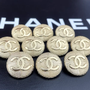 10 CHANEL BUTTONS CC LOGO ROUND GOLD METAL 20MM VINTAGE - Picture 1 of 7