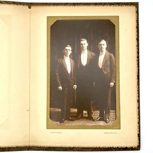 Foto de colección hombres en esmoquin años 30 estudio retrato Jersey City NJ chicos guapos - Imagen 1 de 9