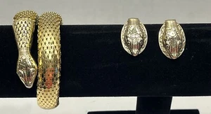 Brazalete y pendientes de clip vintage de serpiente enrollada de malla en tono dorado Whiting & Davis - Imagen 1 de 8