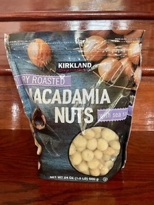 Kirkland Signature Dry Roasted Macadamia Nuts with Sea Salt, 24 oz(1.5lb) - Picture 1 of 2