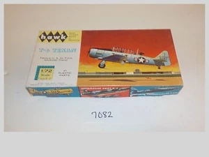 Hawk 1/72 T-6 Texan Plastic Airplane Model Kit 610-60 (#7082) - Picture 1 of 6