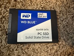 WD Blue 3D NAND SATA 6Gb/s 2.5" 250GB SSD WDS250G2B0A SSD W/ WINDOWS 10 - Picture 1 of 3