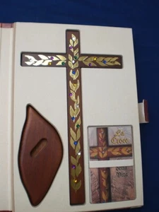 Croce della vita in legno con foglie dorate. Sostegno in legno - Picture 1 of 5