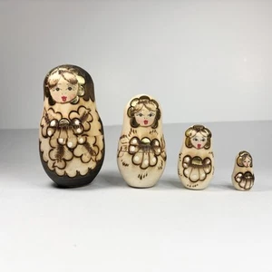 Handbemalte russische 4 Stück 5 Zoll verschachtelte Puppen schöne Holz gebrannte Goldakzente - Bild 1 von 9