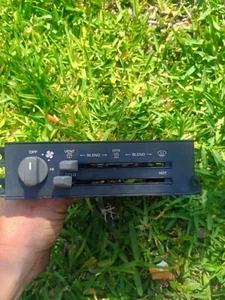 1985-88 Pontiac Fiero manual non AC climate control unit - Picture 1 of 8