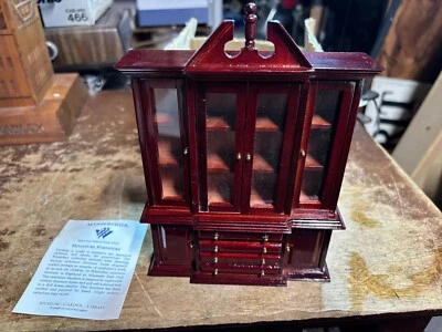 Gabinete de China Miniatura Winterthur 8" Muebles para Casa de Muñecas 1:12 Sin Usar Foto 1 de 4