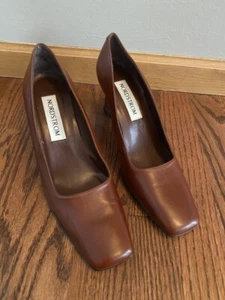 Scarpe décolleté Nordstrom marroni in pelle punta quadrata tacco made in Italy taglia 8 NUOVE - Foto 1 di 4