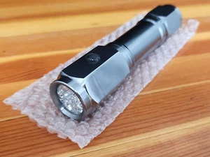8 LED Auto Emergency Flashlight With Seat belt Cutter & Hammer Silver Tone NEW - Picture 1 of 5