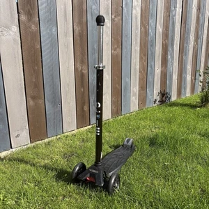 Micro Maxi Kick 3 Wheel Black Scooter With JoyStick (Age 5 to 12) - Picture 1 of 23