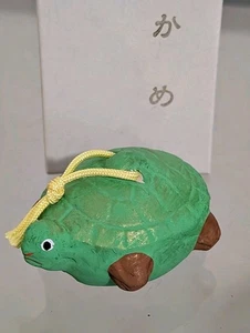 Neu im Karton Japanische Eto Schildkröte Keramik Ornament Figur Glocke handbemalt Kawaii  - Bild 1 von 6