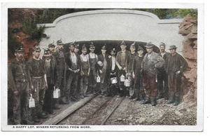 Área de Wilkes-Barre/Scranton, Pensilvania - Industria del carbón - Mineros que regresan del trabajo - Imagen 1 de 2