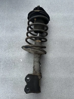 Toyota Celica St 1987 lado del conductor delantero muelle de puntal izquierdo Foto 1 de 4