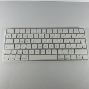 Genuino Apple Inalámbrico Magic Teclado GB Británico Modelo A1644 Blanco Gris - Imagen 1 de 8