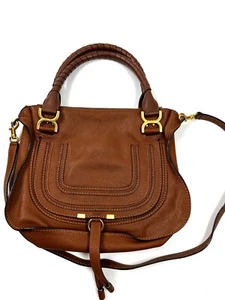 #239 Cartera de Cuero Chloe 'Medium Marcie' VENTA AL POR MENOR $1990 Hardware Dorado - Imagen 1 de 12