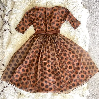 1950's VINTAGE Fit N Flare Vestido de Festa de Chiffon Bolinhas com Cinto Laço - Imagem 1 de 4