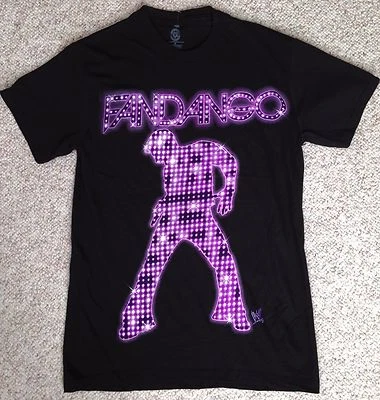 CAMISETA FANDANGO WWE Negra y Púrpura/Rosa Discoteca Luz Neón Luchador Logo Grande HOMBRE PEQUEÑA Foto 1 de 3