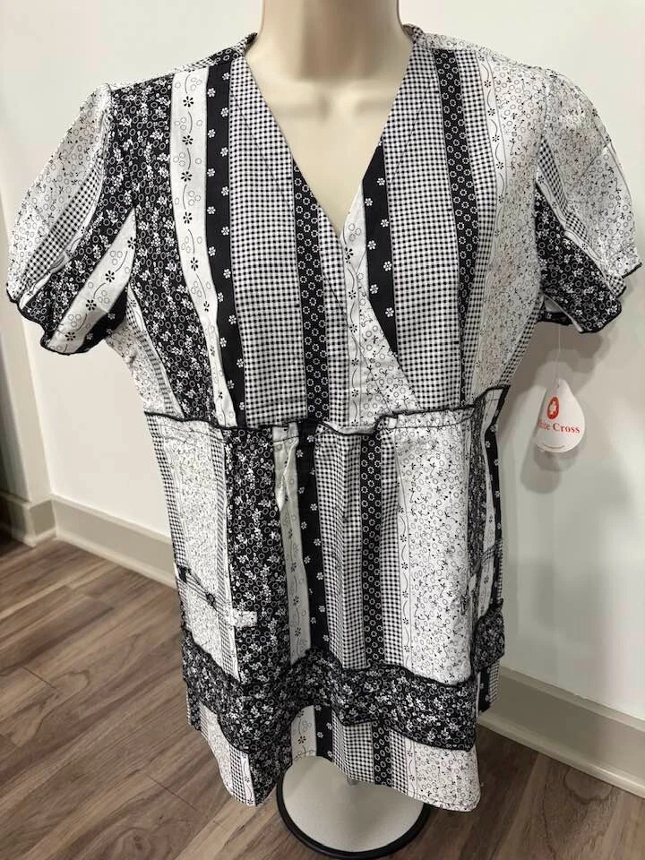 WHITE CROSS WOMENS SCRUB TOP SMALL WHITE AND BLACK - Image 1 of 1