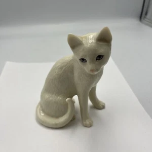 Lenox White Cat Sitting Pretty 5" Tall w/ Blue Eyes - Signed - EUC - Picture 1 of 4