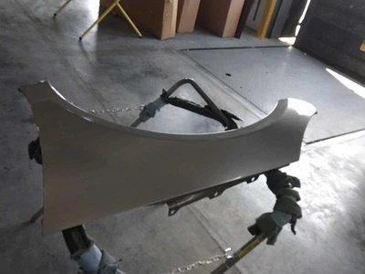 Guardabarros delantero izquierdo usado se adapta a: Mercedes-Benz Mercedes clase r 251 2006 tipo R320 F Foto 1 de 4