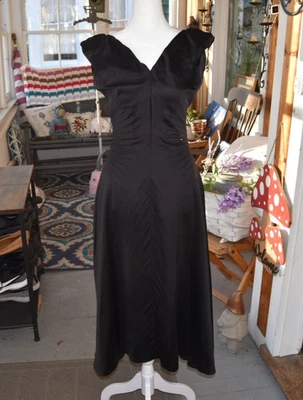 Vintage 1940s Satin Formal Gown V-Neckline, Cap Sleeves Black Size Small - Image 1 of 4