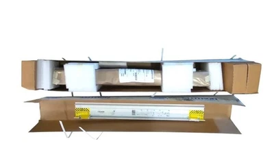 全新 Lutron Sivoia QS 铁人三项滚轮灯罩 - 尺寸 W 27 1/8 H 58 1/2 — 第 1/3 张图片